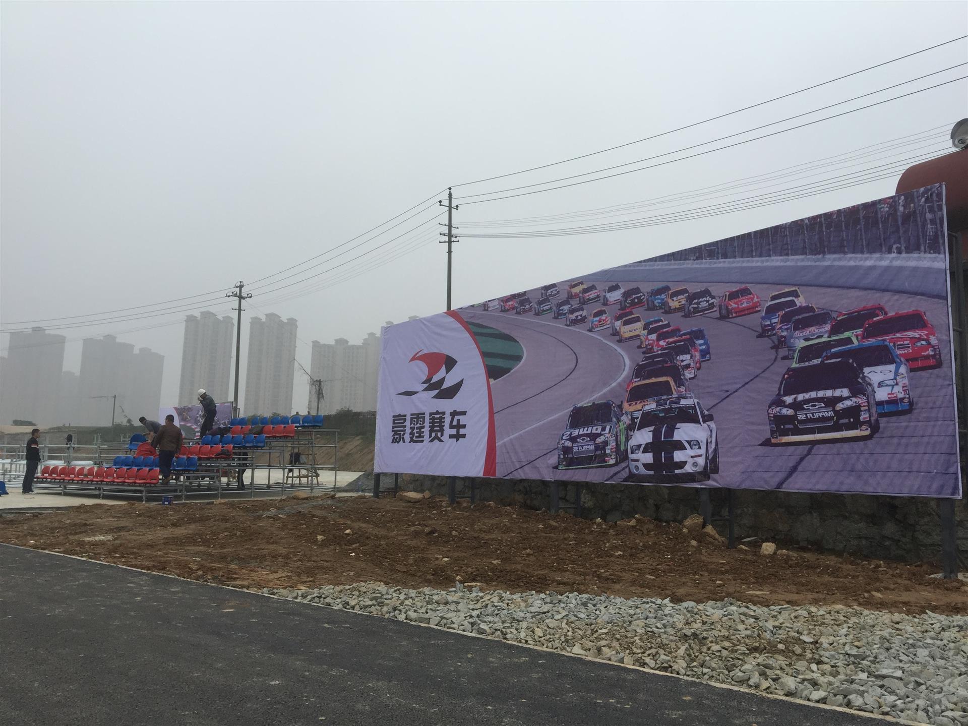 赛车冠军转战篮球场，速度优势明显的简单介绍