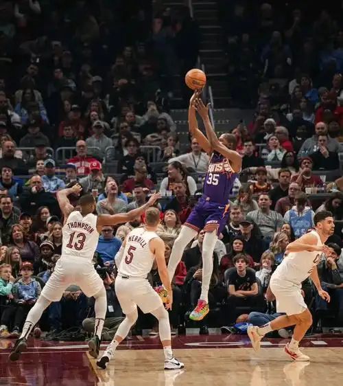 快船客场大胜太阳,展现强大实力 快船客场大胜太阳,展现强大实力