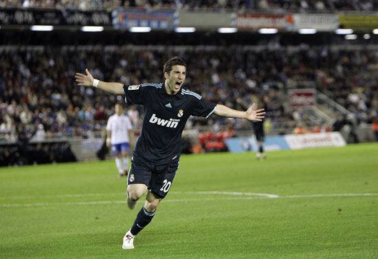 开云体育在线-伊瓜因梅开二度，留洋西甲表现出色