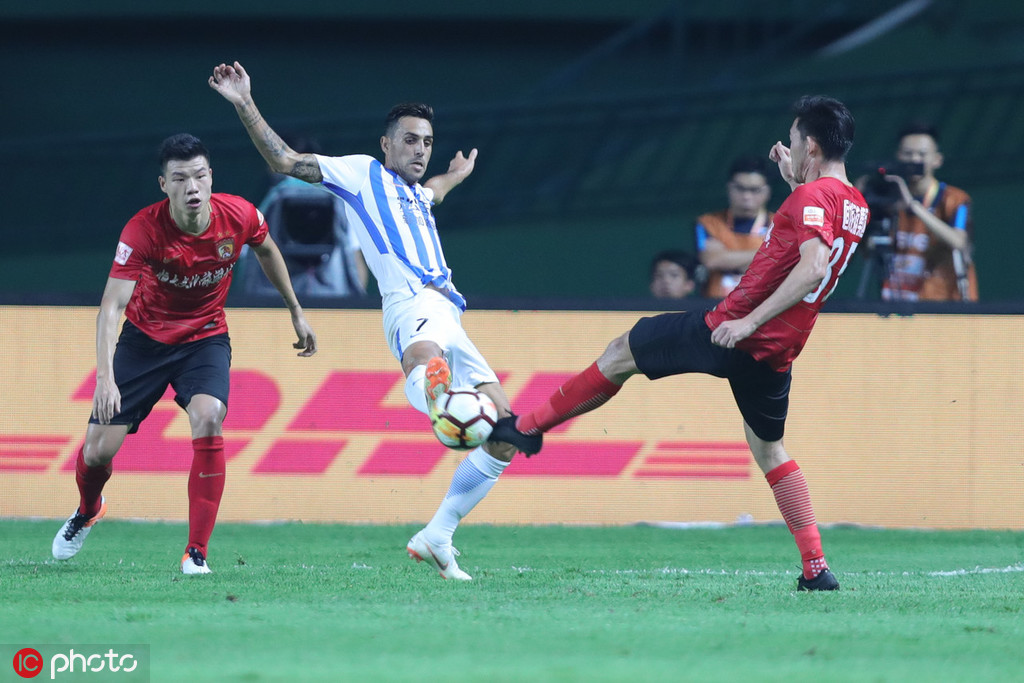 恒大战平富力:广州恒大队与广州富力队踢平,难分胜负 恒大战平富力:广州恒大队与广州富力队踢平,难分胜负