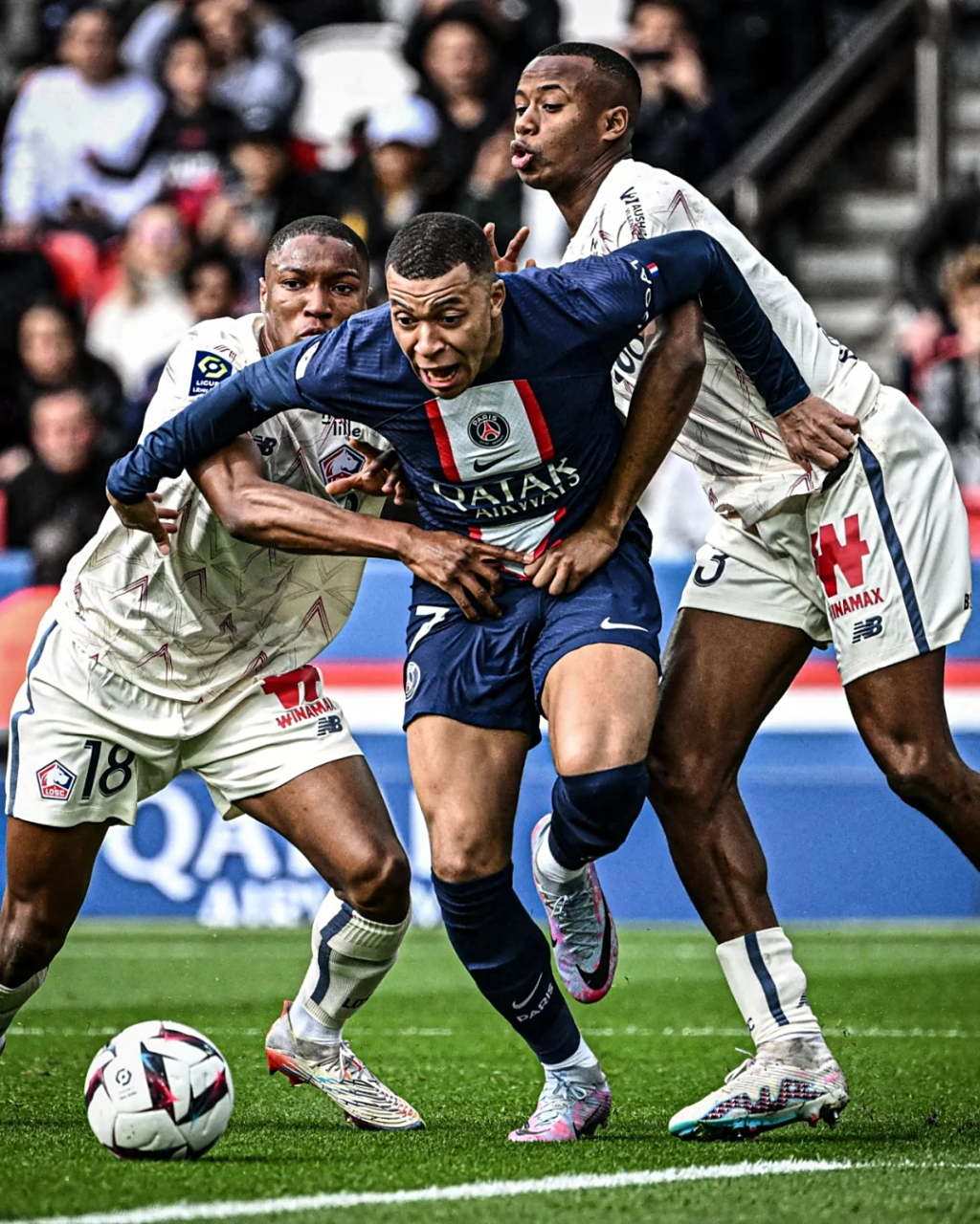 门兴后卫坚定防守端立场，对方难以再穿透