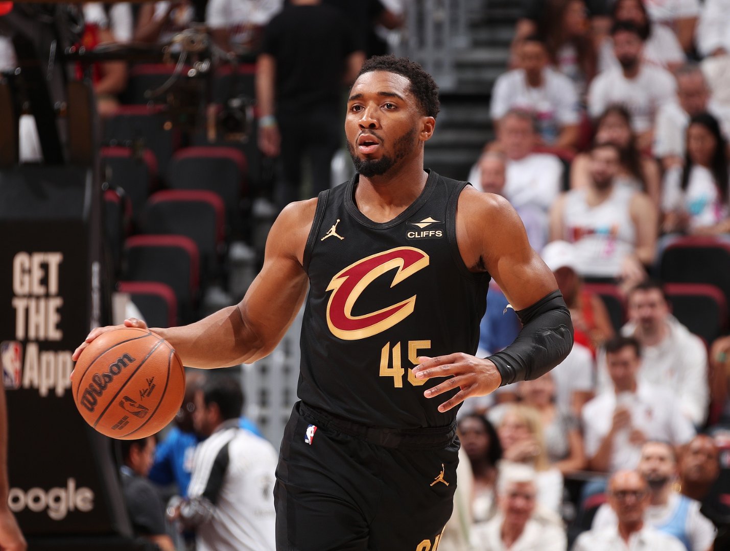 开云体育登录-米切尔出战122分钟，领先勇士2分钟