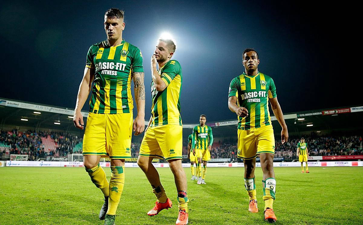 开云下载-沙尔克04主场2-1战胜了多特蒙德，夺取胜利