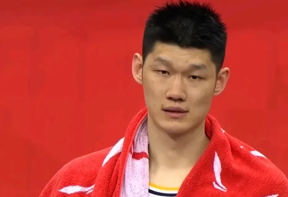 尼斯北非球员表现突出,带领球队夺冠 尼斯北非球员表现突出,带领球队夺冠