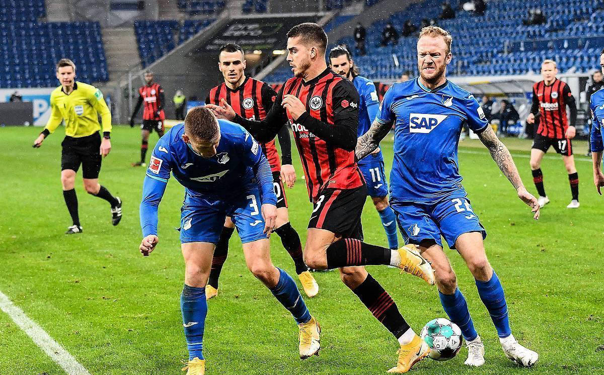 法兰克福赢球在望,美因茨遇阻难以突围 法兰克福赢球在望,美因茨遇阻难以突围