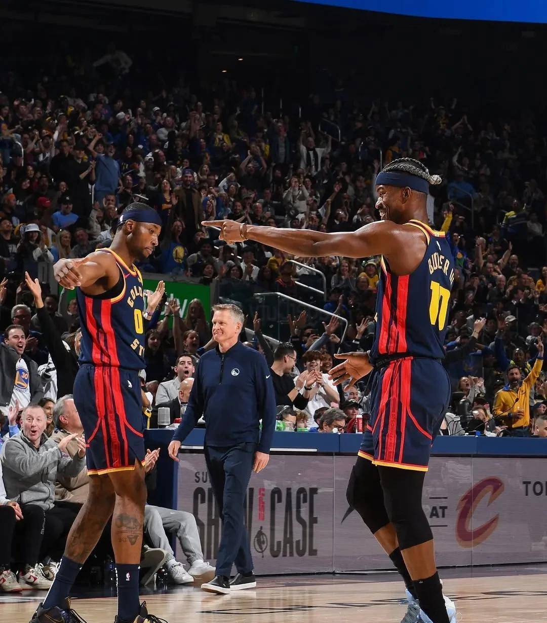 勇士内线巨头迎来复出,助球队逆转胜 勇士内线巨头迎来复出,助球队逆转胜