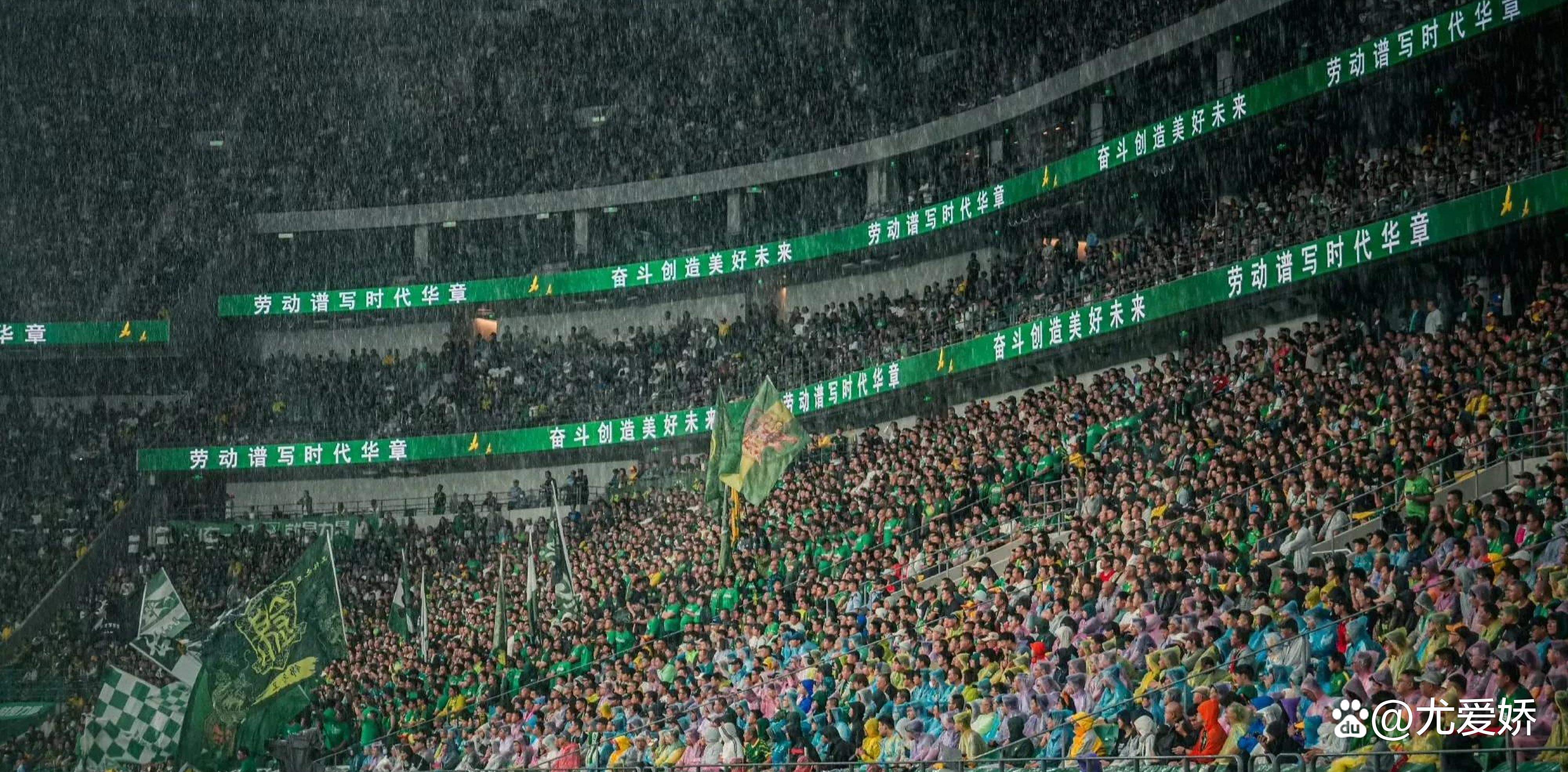 重要比赛打响,全国球迷关注焦点 重要比赛打响,全国球迷关注焦点