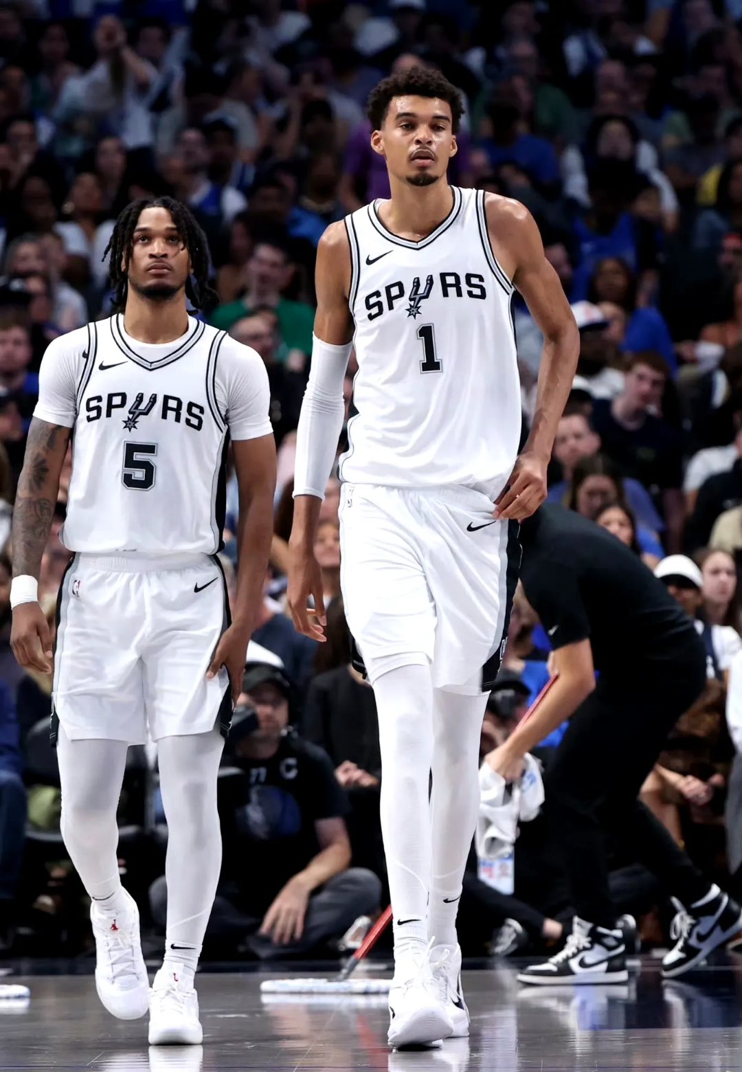 开云体育在线-马刺队横掠狼队概住地阿哈卑天分普和