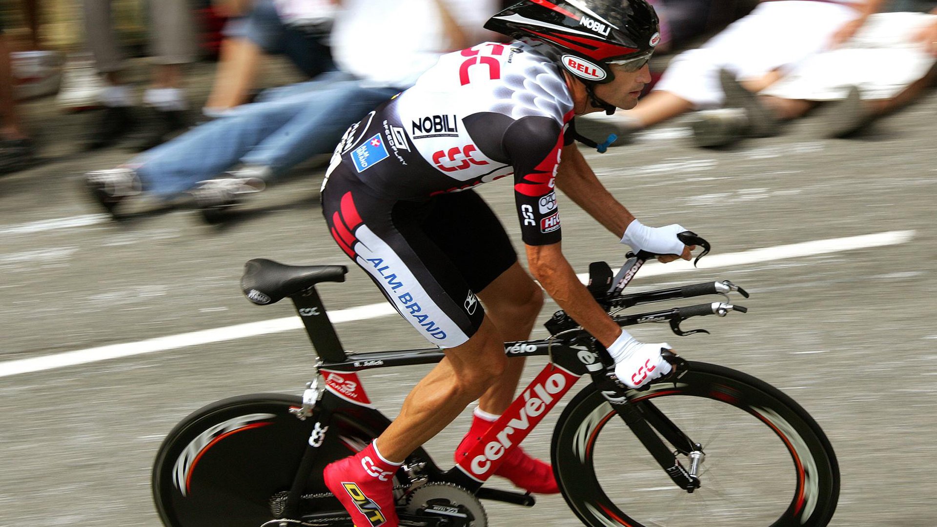 开云下载-跨界方程式，当魔术防守锁死雷霆，利拉德在F1银箭赛道上演终局超车