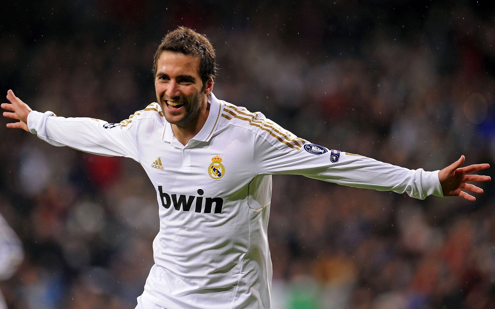 球馆变赛道,一场用篮球复刻的F1年度争冠战